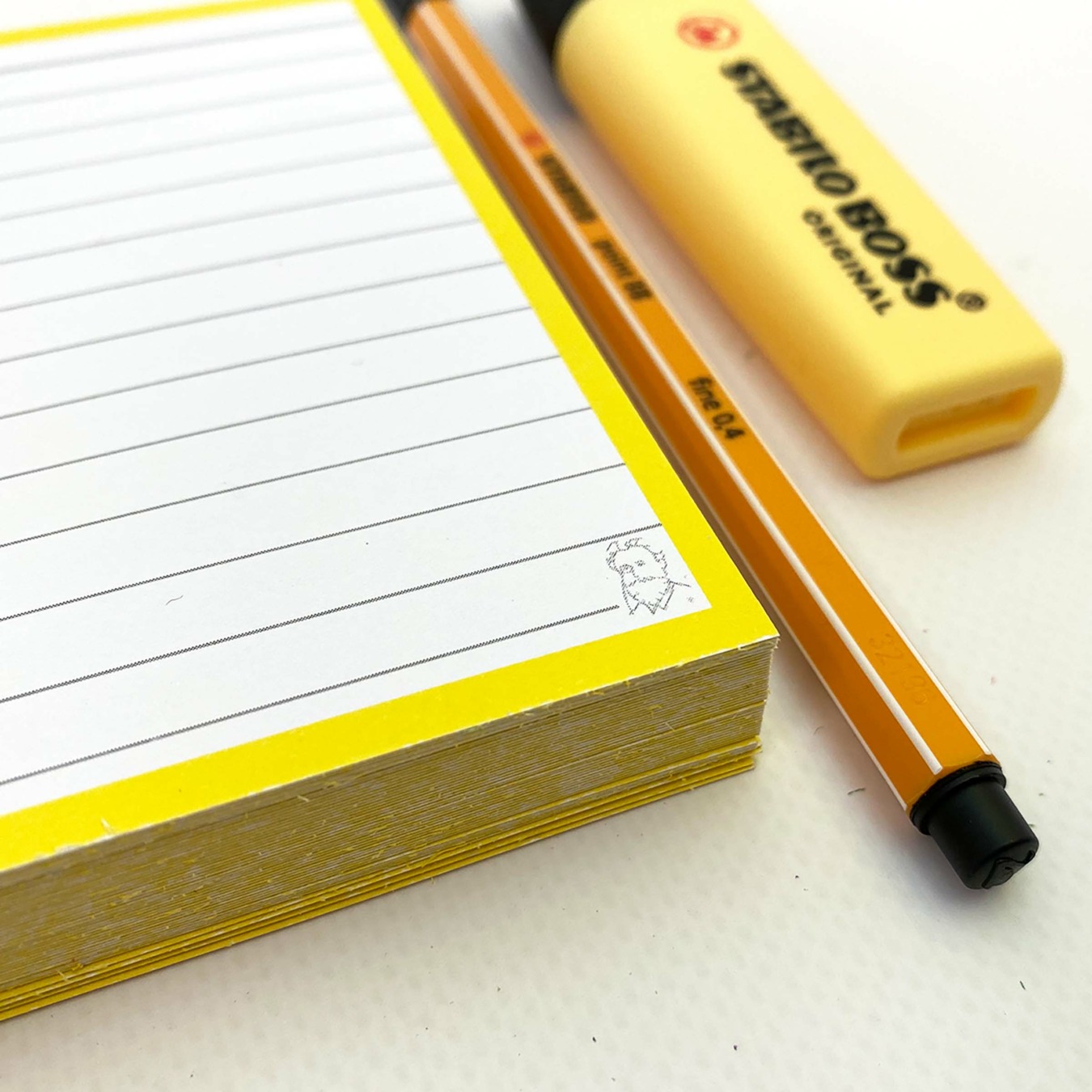 Leitner Flashcards A6 Format Gelb mit Stabilo Boss Textmarker Gelb